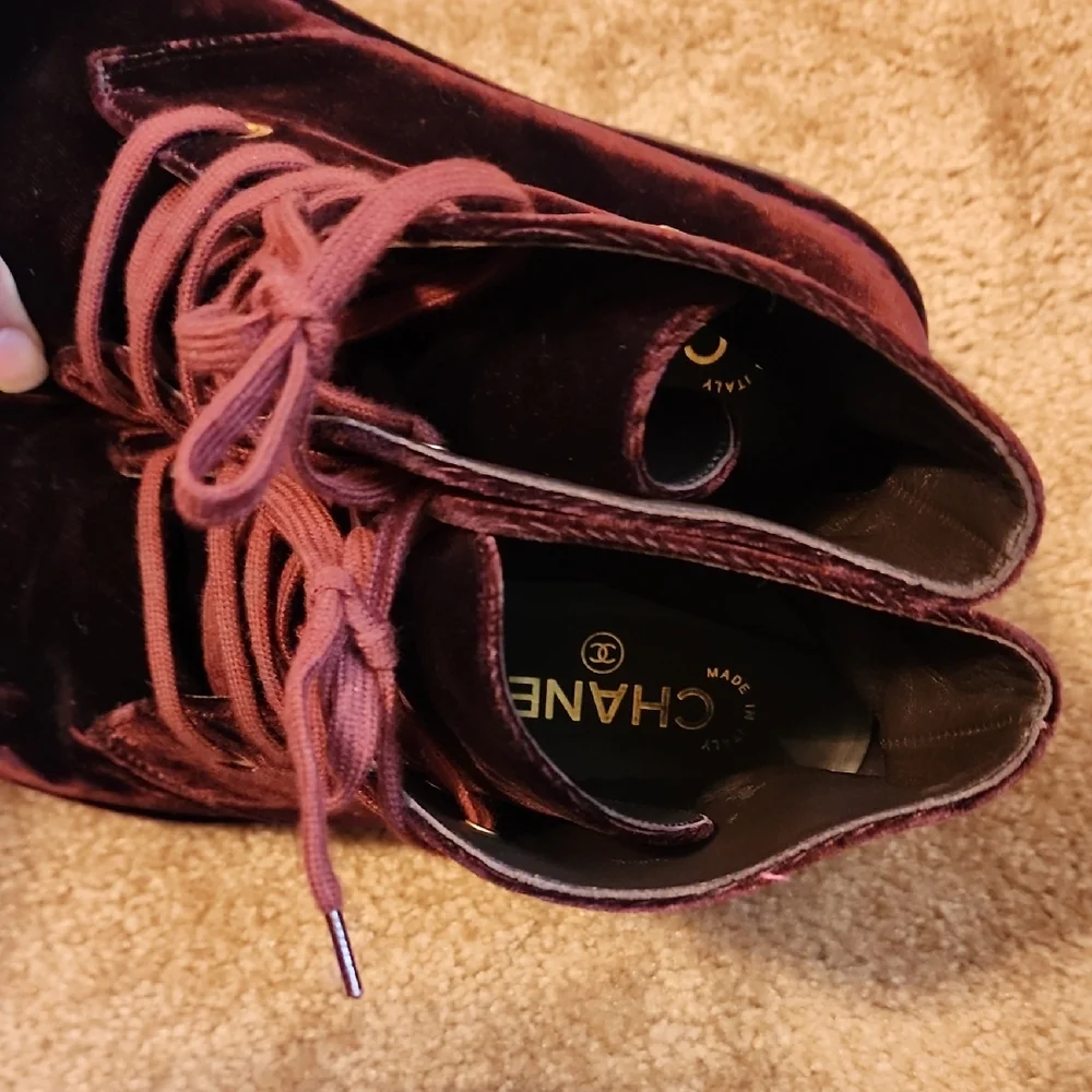 CHANEL Interlocking CC Logo Velvet Burgundy Lace-up Boots - Picture 12 of 14